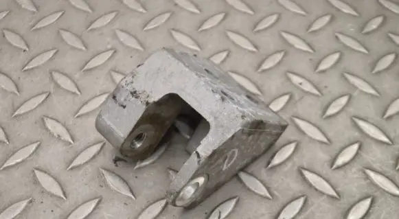 Volvo V40 Engine mounting bracket 31359644