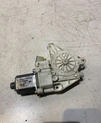 Mercedes-Benz E W212 Front door window regulator motor A2048200242 971218100