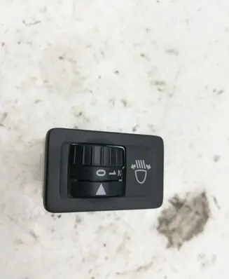 Suzuki Grand Vitara II Headlight level height control switch 5J13 R2546