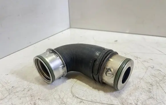 Volkswagen Golf Plus Intercooler hose/pipe 038131111B