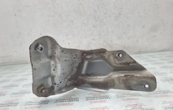 Volkswagen Golf Plus Fender mounting bracket 5M0821135