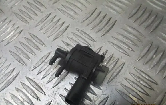 Skoda Octavia Mk1 (1U) Vacuum valve 1J0906283C