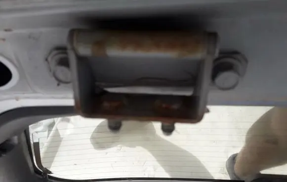 Nissan Almera Tailgate/trunk/boot hinge
