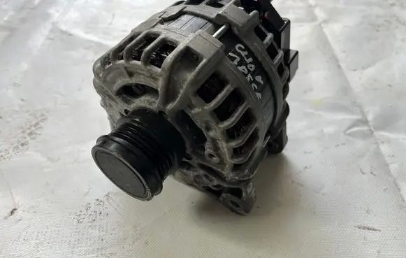 Renault Clio V Generator/alternator 231009076R