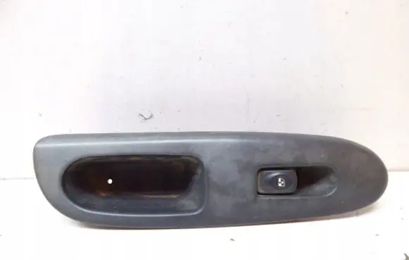 Renault Clio II Quarter vent window switch 7700433532