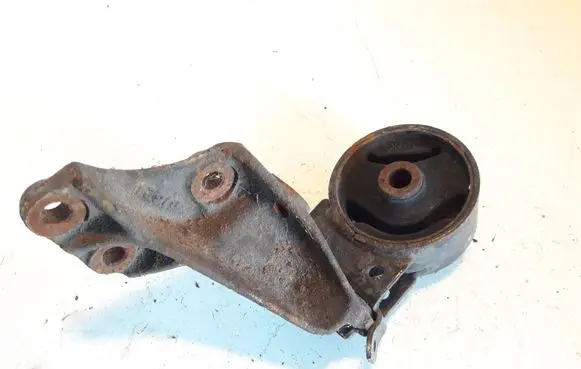 Toyota Yaris Engine mount bracket
