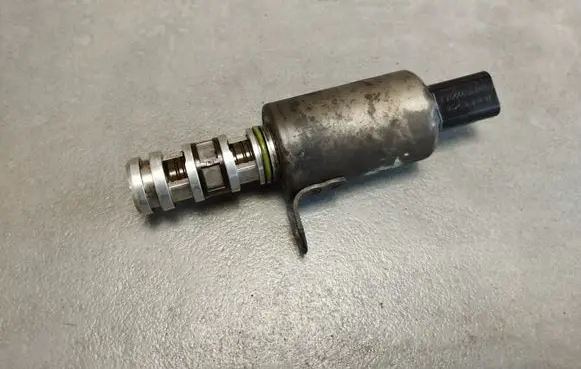 Citroen C4 I Camshaft vanos timing valve 7566652