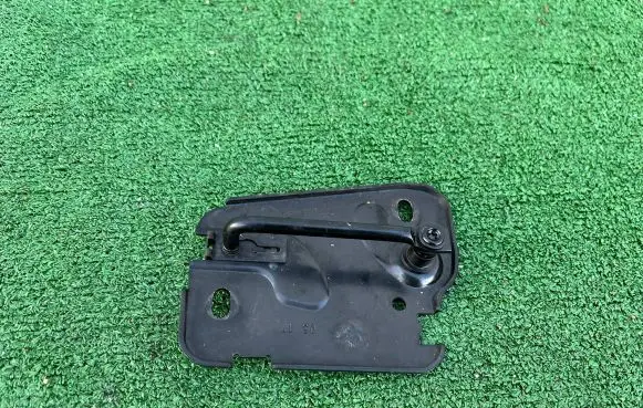 Audi A3 S3 8V Engine bonnet/hood lock/latch loop/hook 8V0823185C