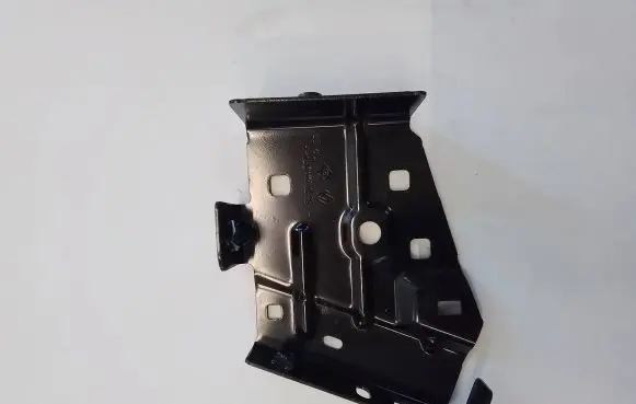 Renault Master III Fender mounting bracket 631429931R
