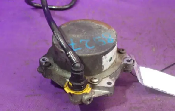 Opel Astra H Vacuum pump