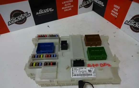Volvo XC70 Fuse module 31254837AC