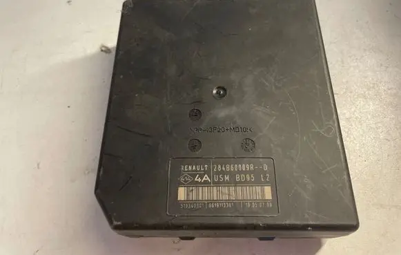 Renault Megane III Fuse module 284B60009R 519340301 86191133