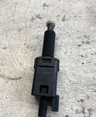 Audi A6 S6 C5 4B Brake pedal sensor switch 811907