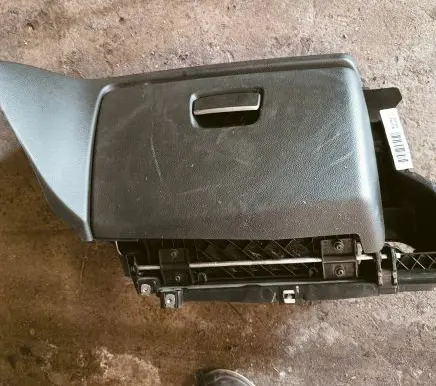 BMW 1 E81 E87 Glove box 2692530 P400778