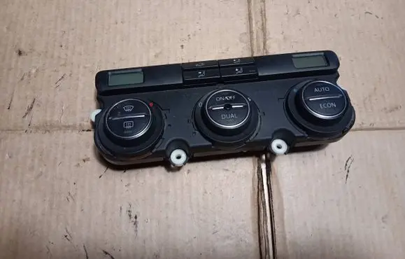 Volkswagen Touran I Climate control unit