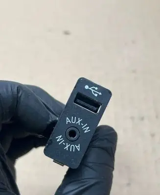 BMW X5 F15 USB socket connector 9266607