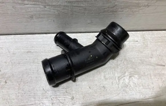 Audi A4 S4 B9 Engine coolant pipe/hose 8W0122293AE VDA263220