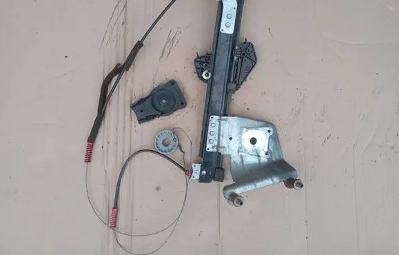 Mitsubishi Colt CZ3 Rear window lifting mechanism without motor