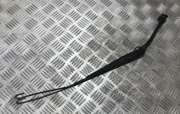Front wiper blade arm