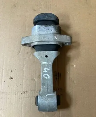 Hyundai i40 Engine mount bracket 219503Z150 12112911