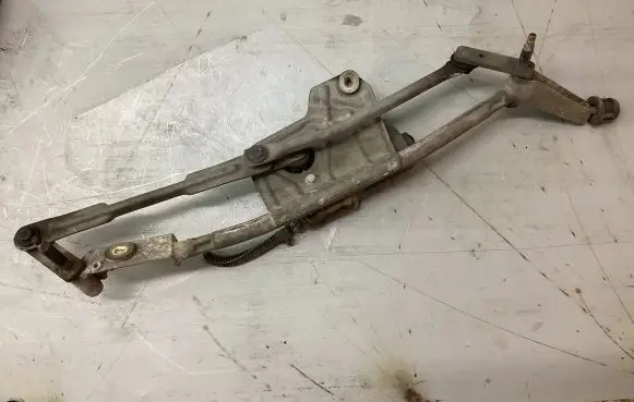 Volvo XC90 Front wiper linkage 180327