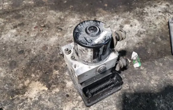 Volkswagen Touran I ABS Pump 1K0907379AA