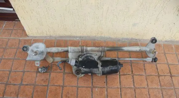 Mitsubishi Outlander Front wiper linkage and motor MN126542