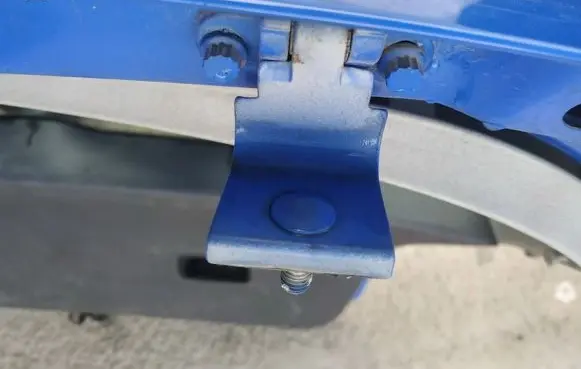 Volkswagen Polo Tailgate/trunk/boot hinge