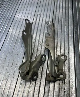 Toyota Yaris Engine bonnet/hood hinges 