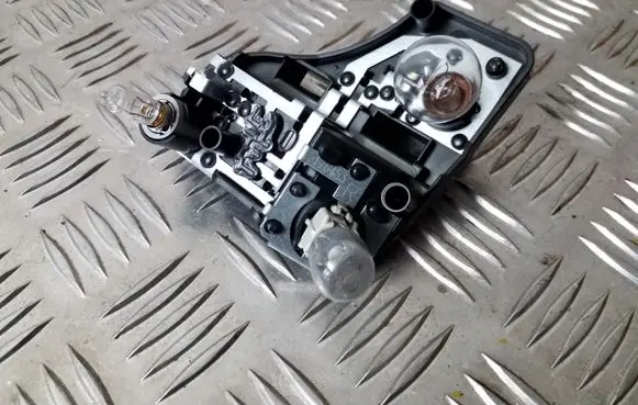 Volkswagen Touran II Tail light bulb cover holder