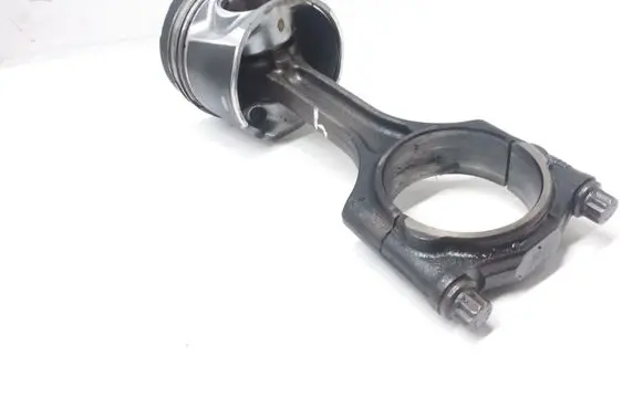 Volvo XC60 Piston with connecting rod
