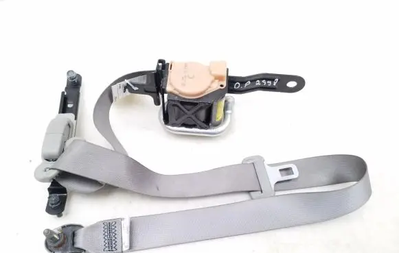 Nissan X-Trail T30 Front seatbelt