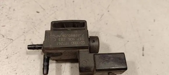 Audi Q7 4M Turbo solenoid valve 037906283C