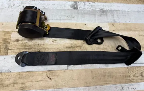 Peugeot 207 Rear seatbelt 6242119