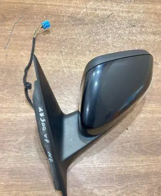 Volvo V50 Front door electric wing mirror P1006