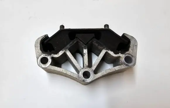 Ford Mustang VI Gearbox mount FR3C7E373A X00653