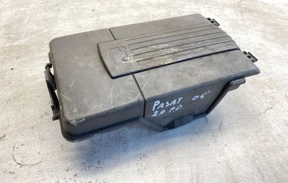 Volkswagen PASSAT B6 Battery box tray cover/lid 1k0915443a