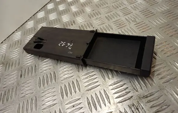 Audi A3 S3 8P Dashboard storage box/compartment 8P0941561