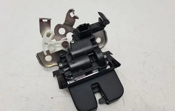 Skoda Fabia Mk3 (NJ) Tailgate/trunk/boot lock/catch/latch 8R0827505A 6V9827520