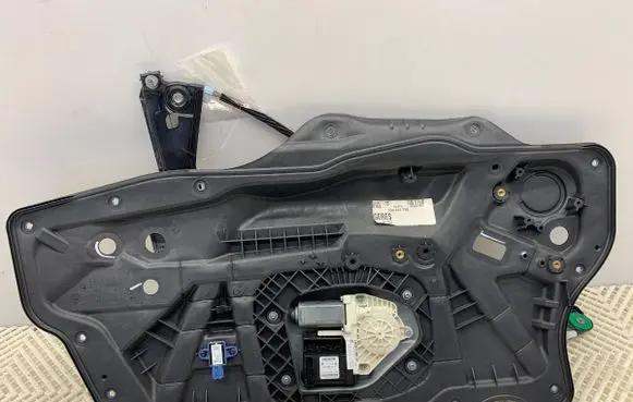 Volkswagen Scirocco Front door window regulator with motor 