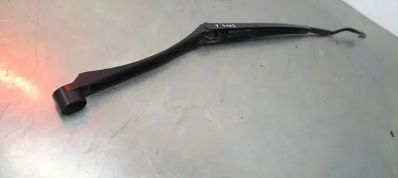 Toyota RAV 4 (XA30) Front wiper blade arm