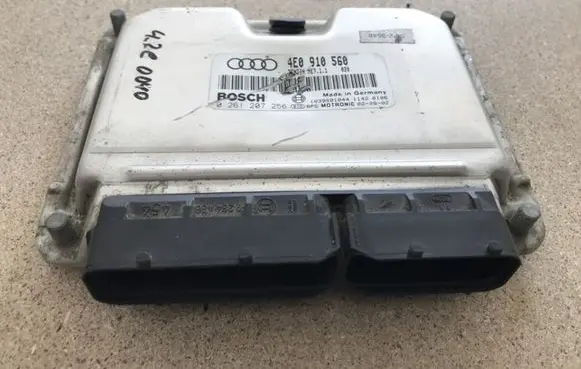 Audi A8 S8 D3 4E Engine control unit/module 4E0910560 0261207256