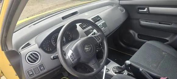 Suzuki Swift I Dashboard 