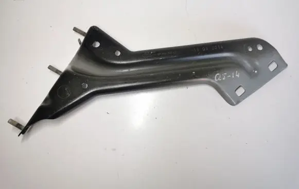 Audi Q5 SQ5 Fender mounting bracket 8R0821135
