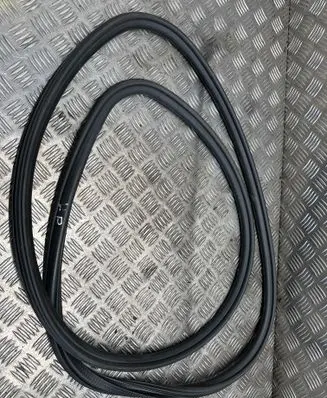 Porsche Macan (95B) Front door rubber seal 95B831472b