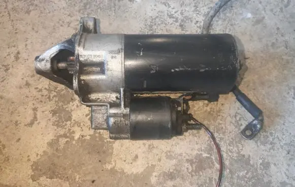 Volkswagen PASSAT B5 Starter motor 1005821478
