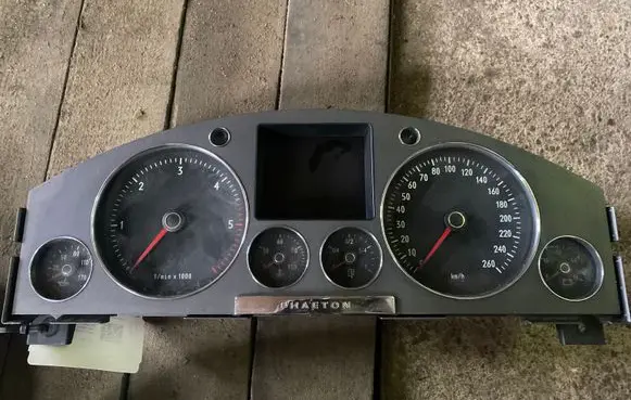 Volkswagen Phaeton Speedometer (instrument cluster) RB8 3D0920882N