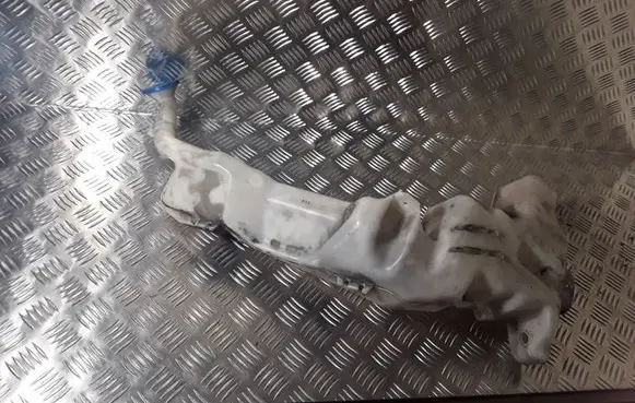 Honda CR-V Windshield washer fluid reservoir/tank