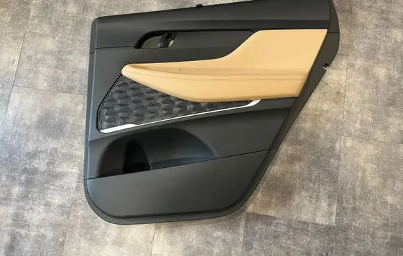 Hyundai Santa Fe Rear door card panel trim 83361S1000