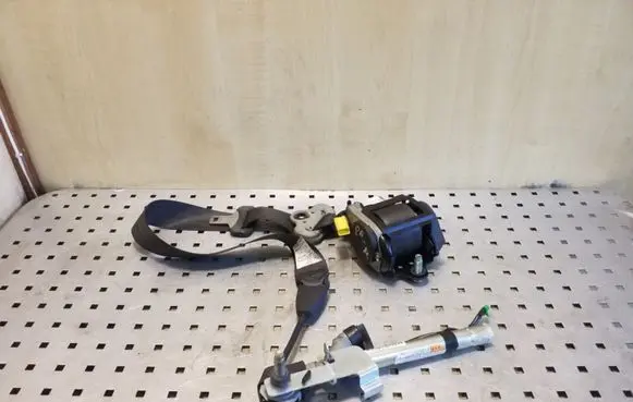 Honda CR-V Front seatbelt